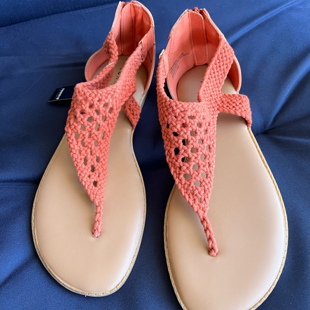 Torrid WW coral color sandals